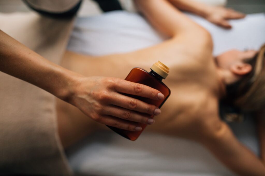Aromatherapy massage lebanon essential oils — Kimantra Spa